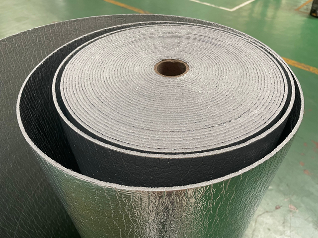 XPE EPE Foam Laminated Aluminum Foil Thermal Insulation Roll 95% reflectivity temperature range
